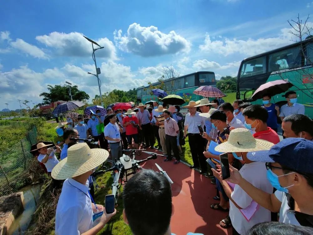 广西无人机培训中专班,广西科技商贸高级技工学校无人机