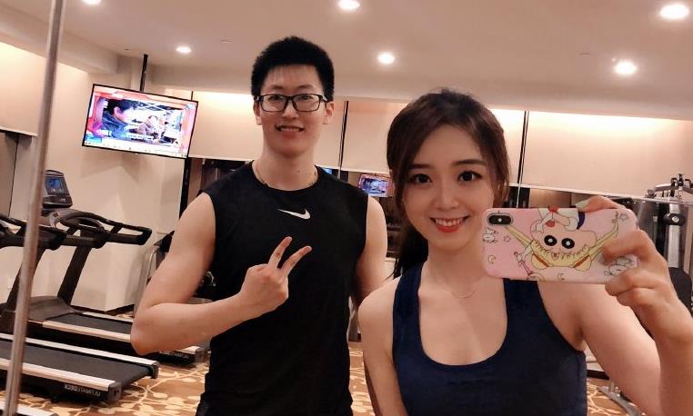 余霜谈管泽元落泪,余霜被管泽元喷