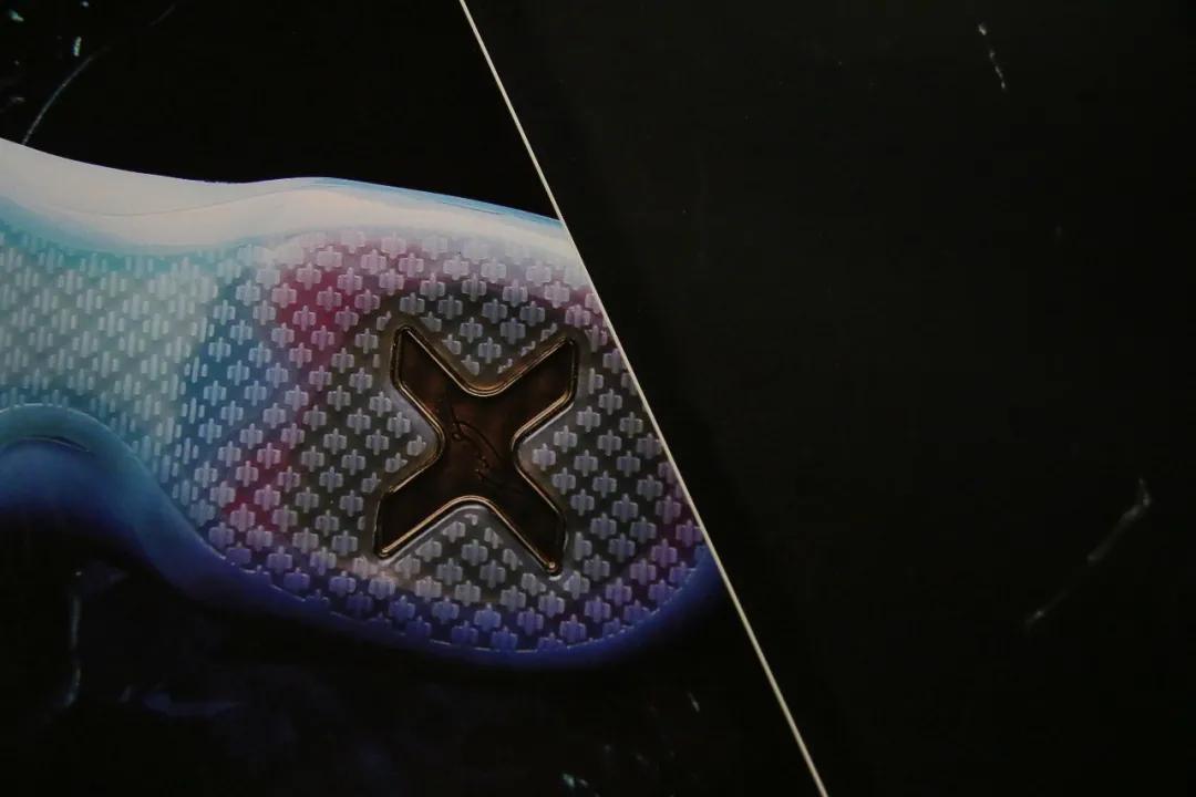 球鞋上纪念科比写什么,纪念科比买球衣还是球鞋