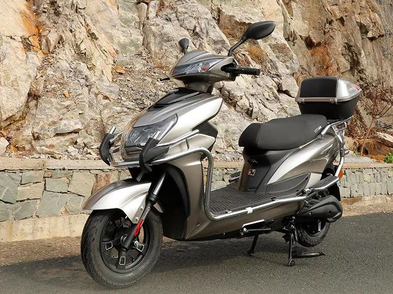 1200w大动力电摩,长续航速度快骑行舒适大电摩