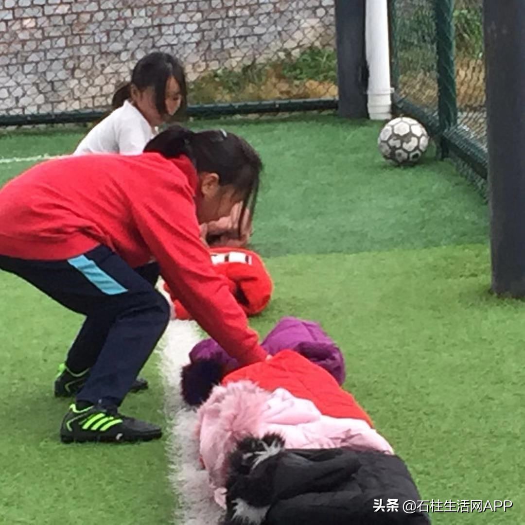 大山里面的儿童足球队,大山学校里的足球队