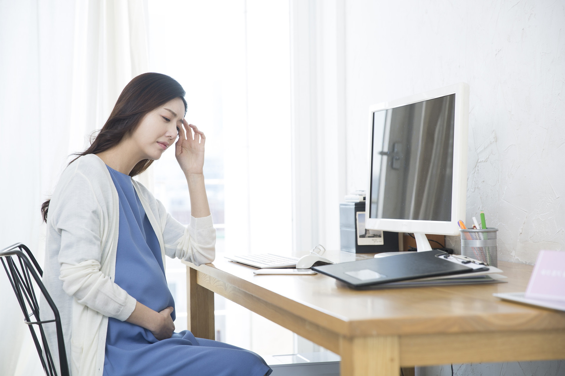 孕期晚上睡不着睡得晚有危害吗,怀孕后睡不好觉是什么原因