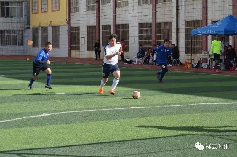 足球赛场上的加油,足球比赛现场助威加油图片