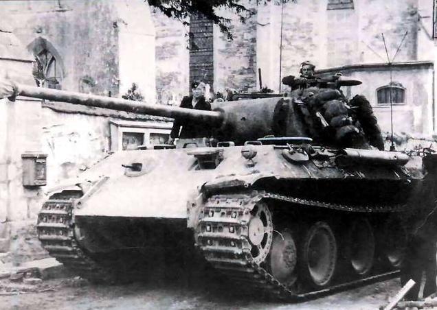 恐怖的骷颅——*党**卫军第三装甲师