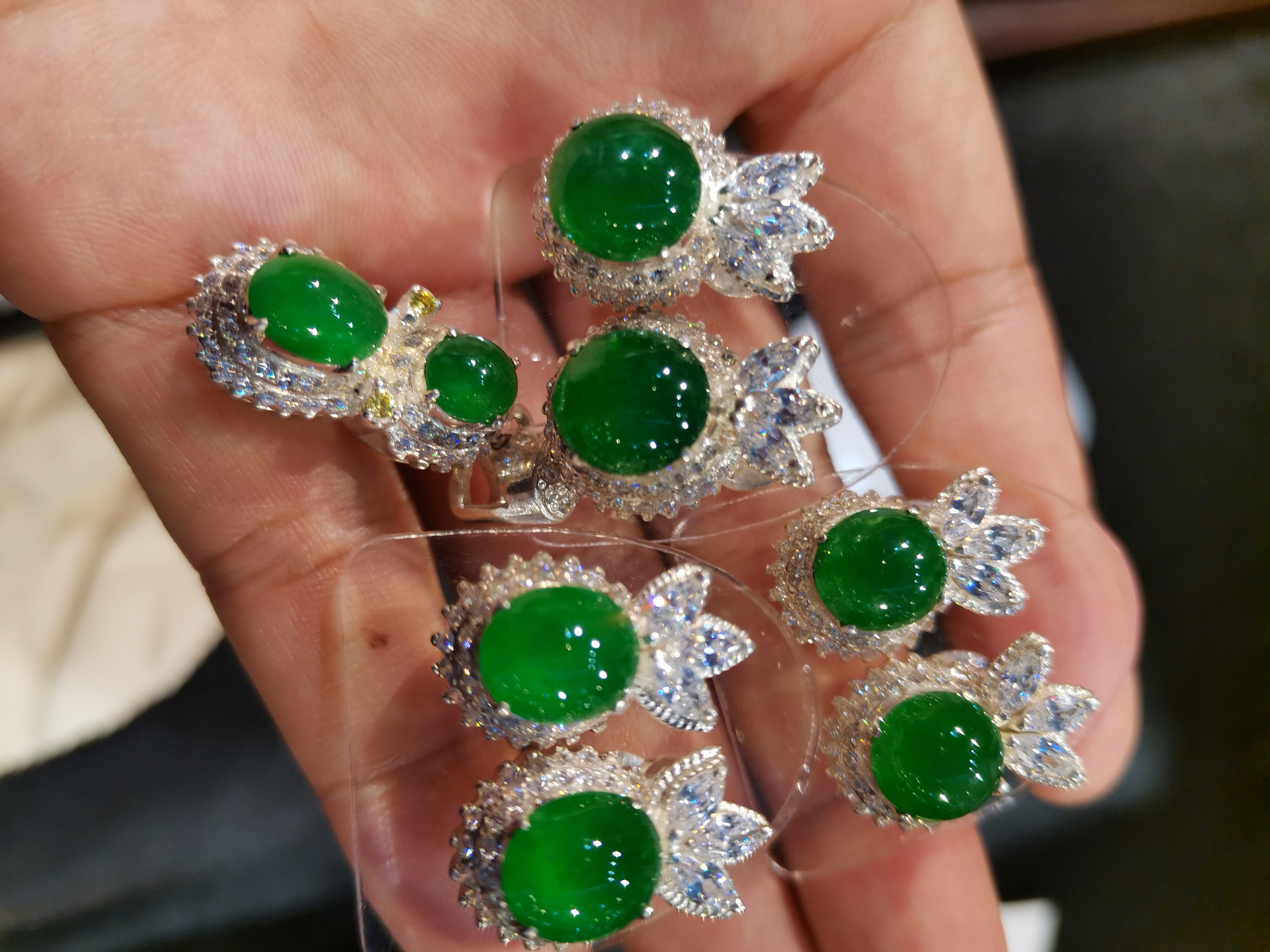 销售翡翠不能只谈材质