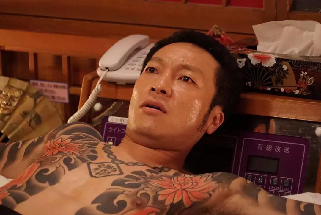 日本黑帮对自己的肉体做「那事」