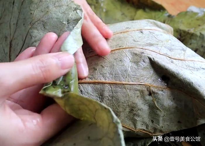 秘制荷叶鸡鲜嫩多汁太解馋了,正宗清蒸荷叶鸡做法培训中心