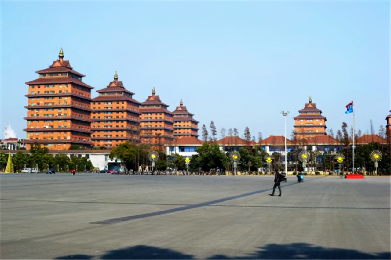 从政、经商、玩电竞 ，华西村与吴氏家族