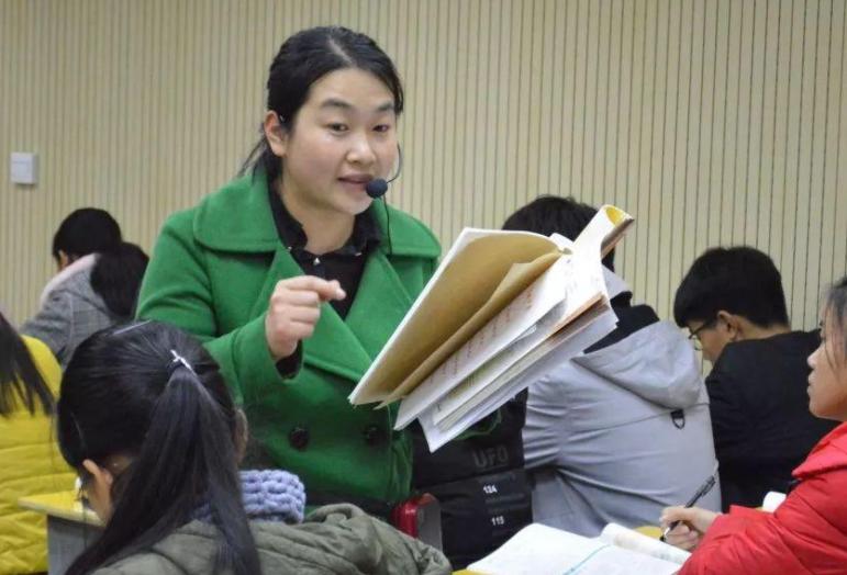 高三模拟考试不到300分怎么办,高三模拟考在二本线之间有希望吗