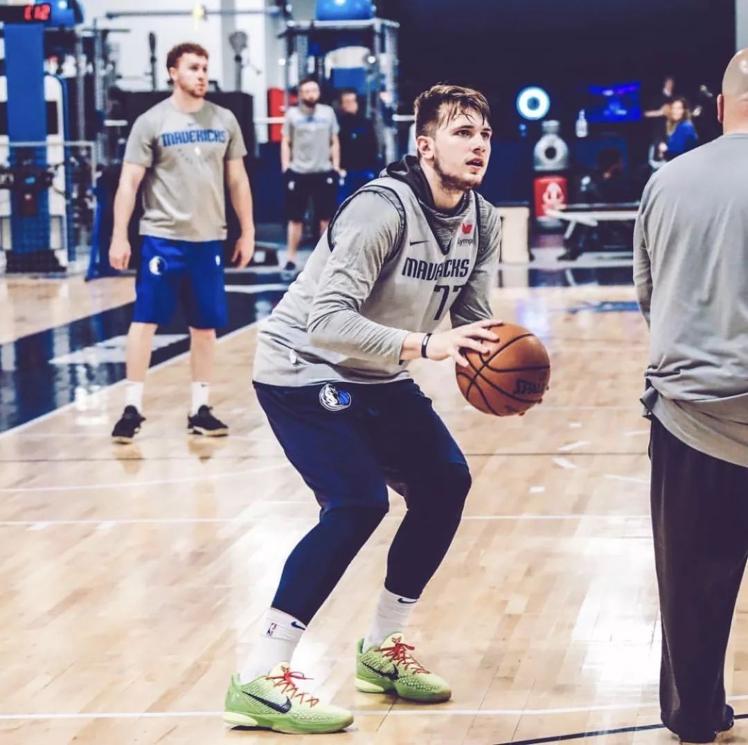 东契奇要签名,东契奇签球星卡