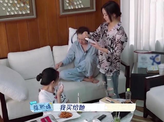 小s女儿买潮服片段,小s女儿穿衣服