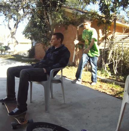 老虎：这是我准备养大吃的，你来凑什么热闹