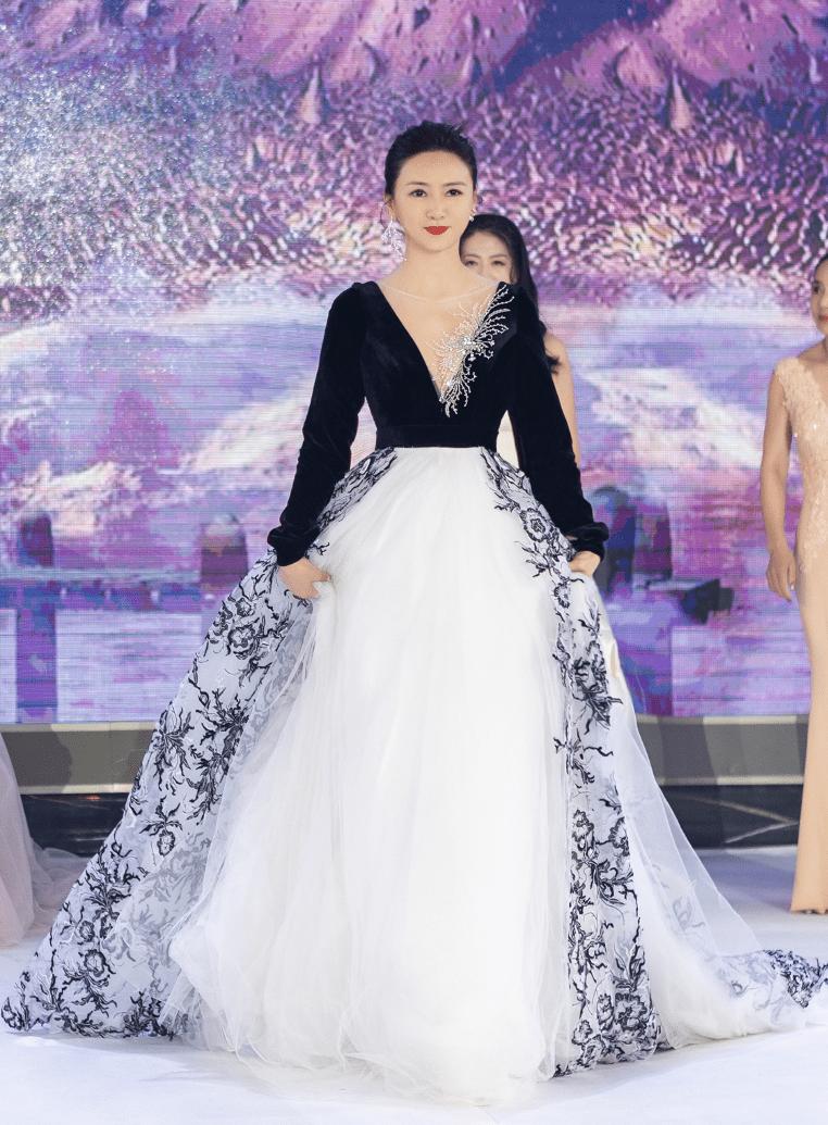 索菲亚20周年庆典音乐会,索菲亚艺术展开幕之夜