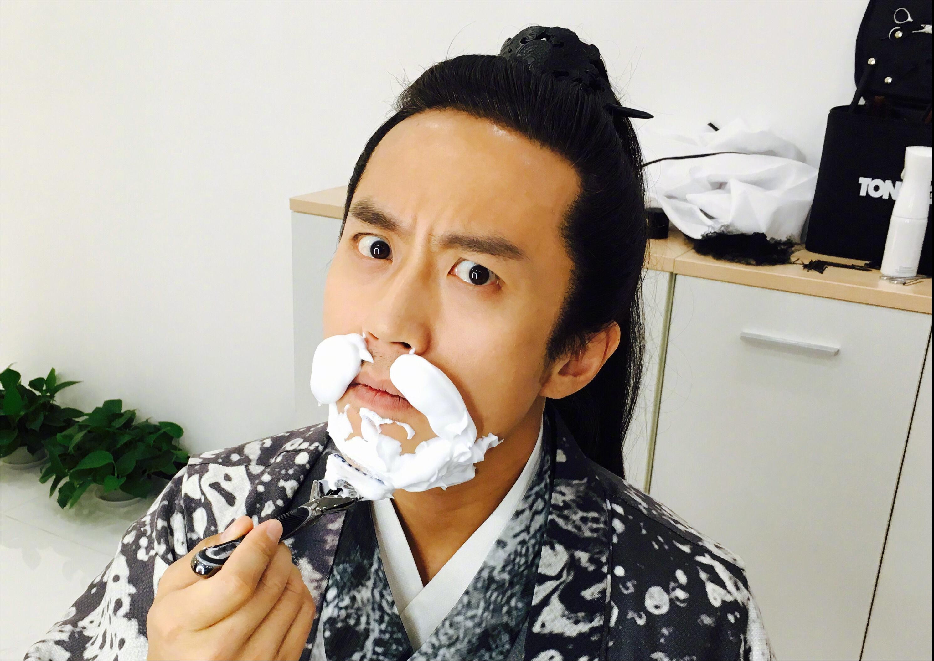 邓超与冯小刚什么关系,邓超与冯小刚冲突场面