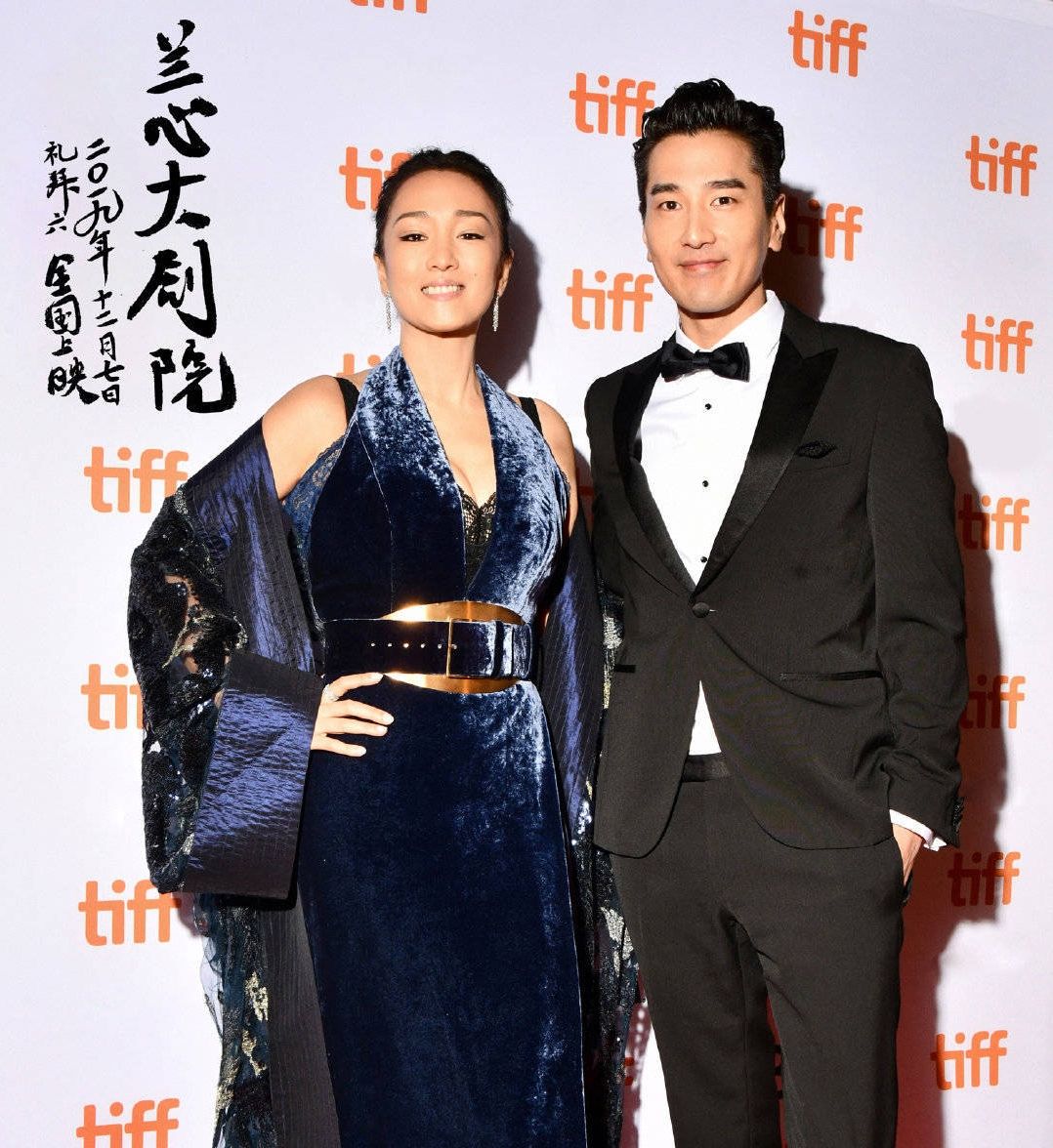 56岁巩俐与37岁赵又廷有吻戏，画面浪漫又唯美，网友：毫无违和感