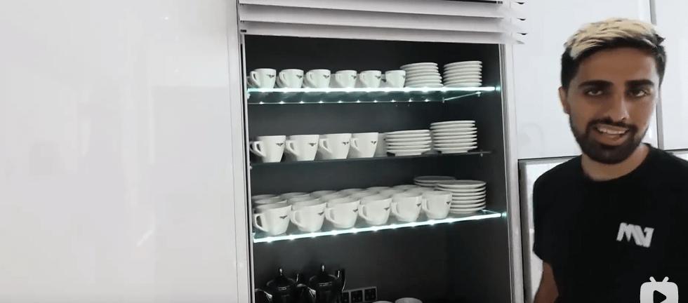 迪拜小哥豪宅,迪拜土豪哥卖劳斯莱斯