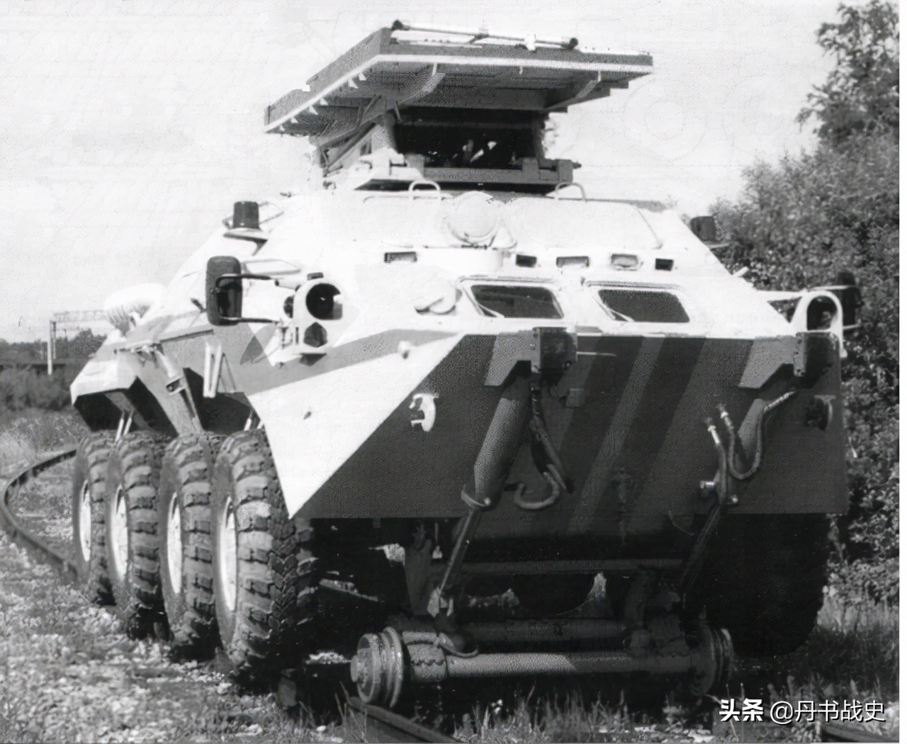 军车改越野车,中国仿制btr-80装甲车