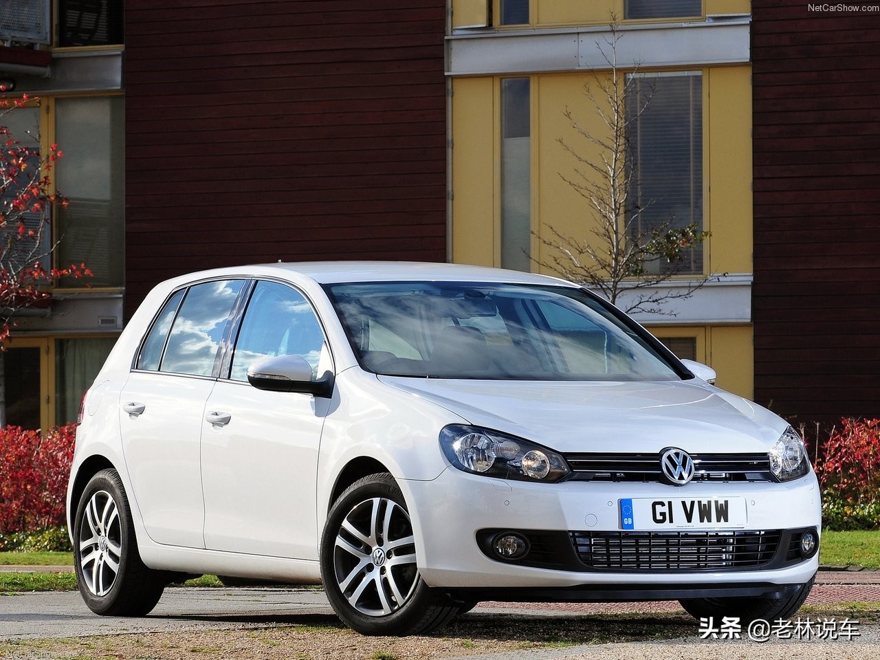 内饰沿袭老款车型设计,内饰变化