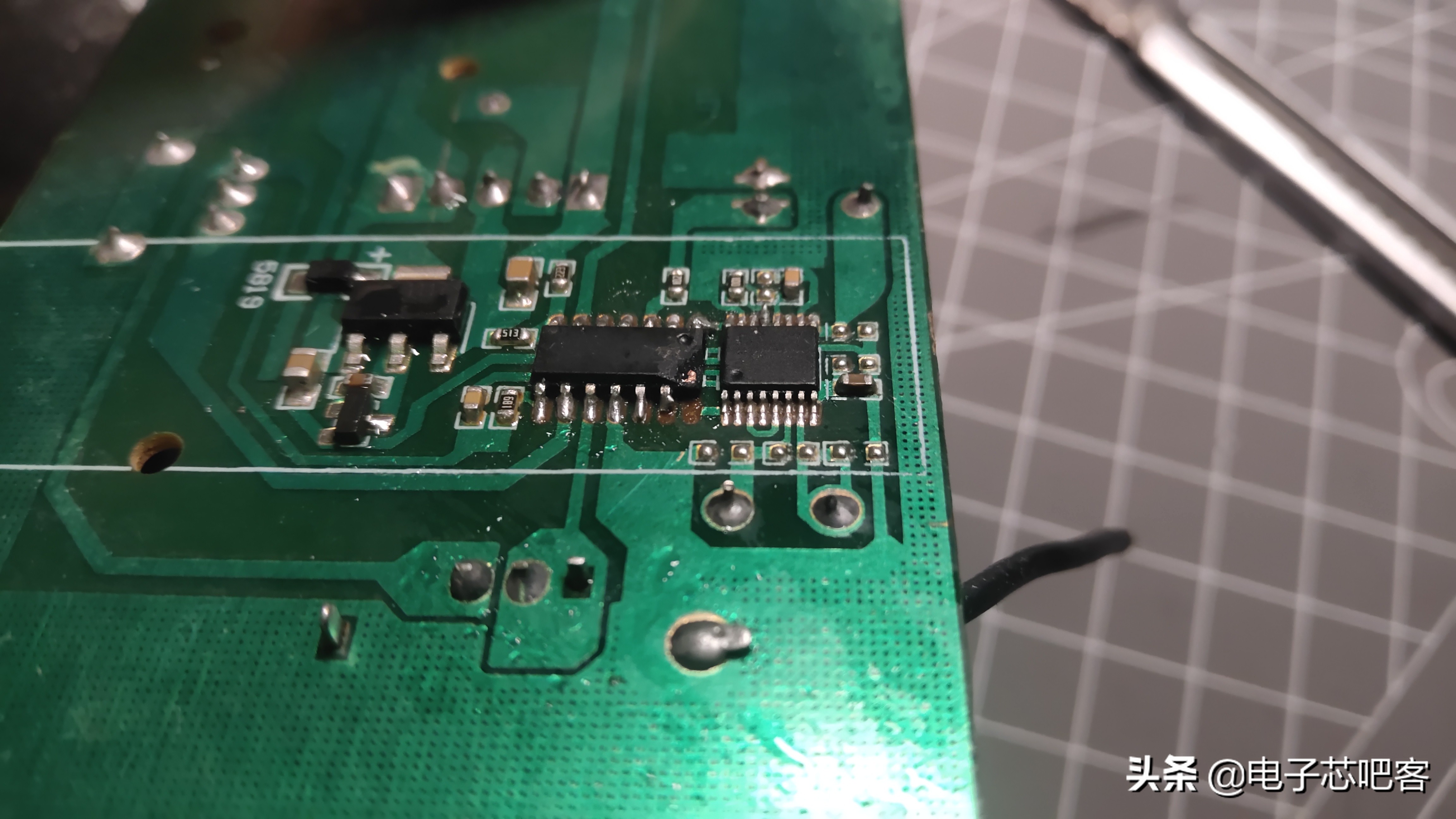 修复严重损坏的飞机,遥控飞机遥控器坏了怎样修复