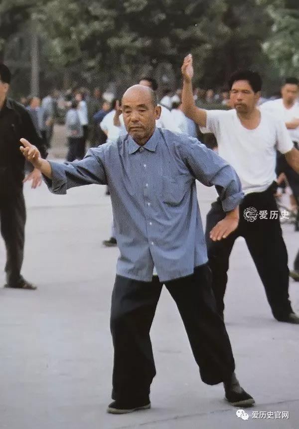 天津青年路的老照片1990年,天津市南京路图片