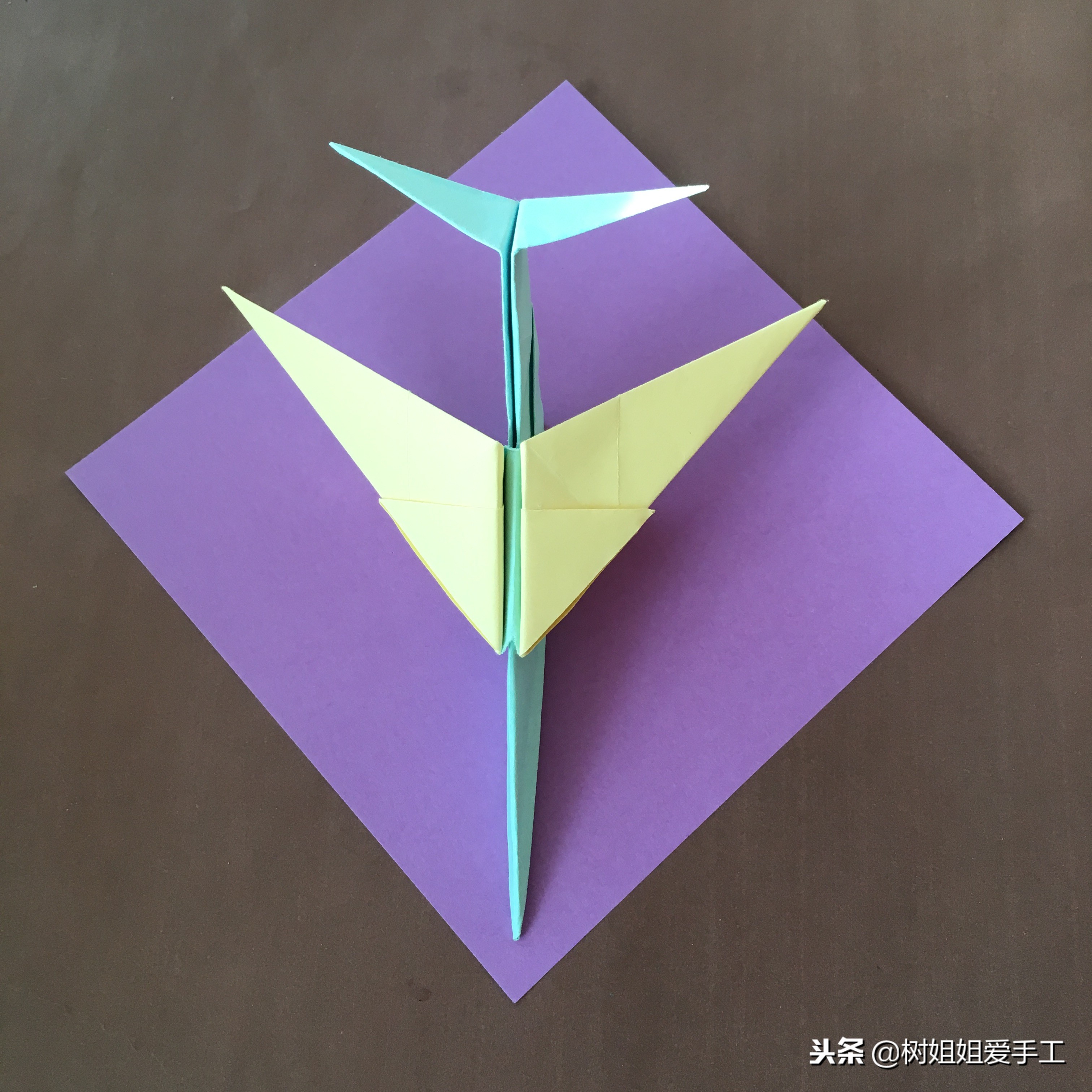 用一张长方形的彩纸做一个战斗机,用一张彩纸做世界公认最弱战斗机