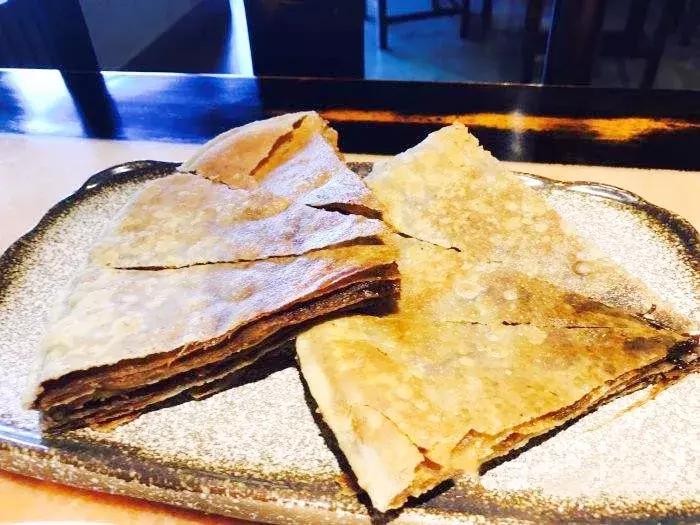 天津特色小吃被称为津门三绝 (天津风味小吃中的三绝之一)