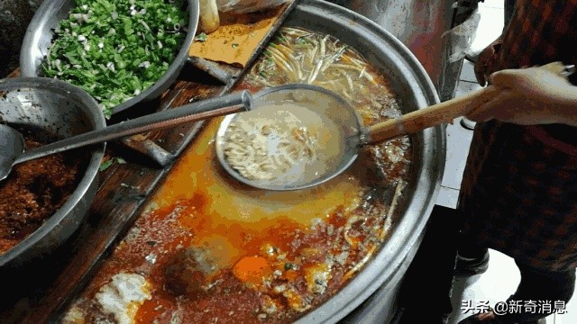 喝一碗正宗的牛肉汤是一种幸福,喝一碗牛肉面的汤