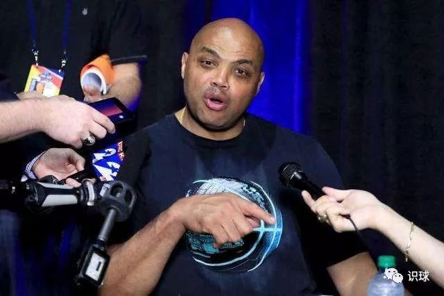 巴克利这半辈子,巨臀大如斗,毒奶一波波。