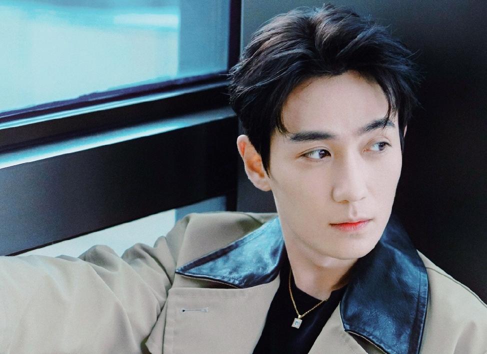 朱一龙不舍雨夜追车,朱一龙被喊龙哥