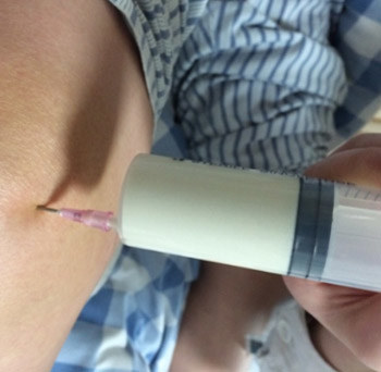 经常喝啤酒的人身体出现三个症状,每天晚上三瓶啤酒身体变化