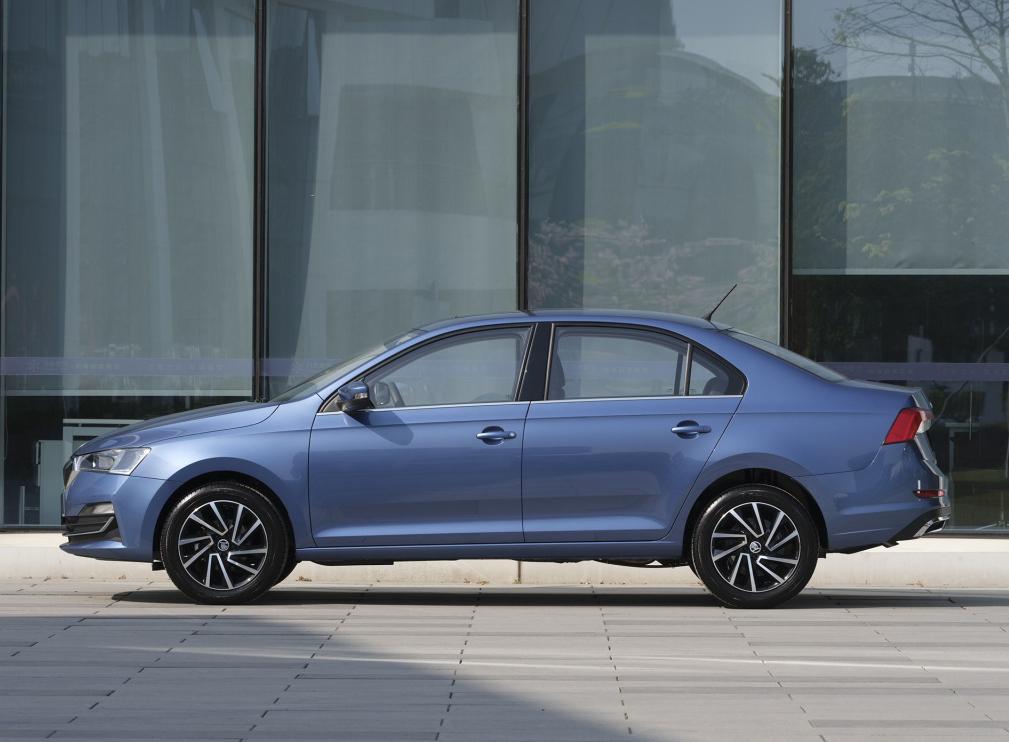 10万能买的德系顶配家轿，满油能跑800公里，带你看昕锐