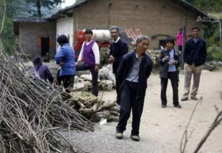 中国农村光棍危机,农村大量光棍问题有什么解决办法