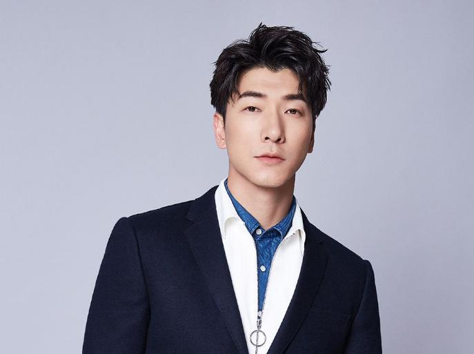 张亮晒受伤照被网友骂遭报应，看来只有官宣真相才能救回人设