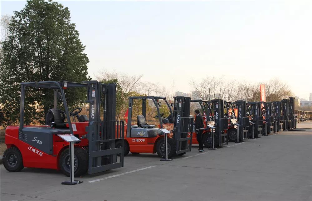 专业专注渠道赋能逆势奋进—2020年度江淮重工经销商年会成功召开