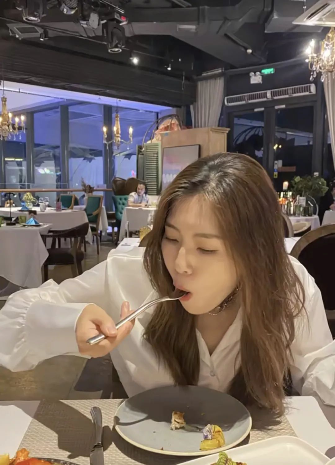 女生都是用美颜相机拍照吗,女生用美颜拍照好看吗