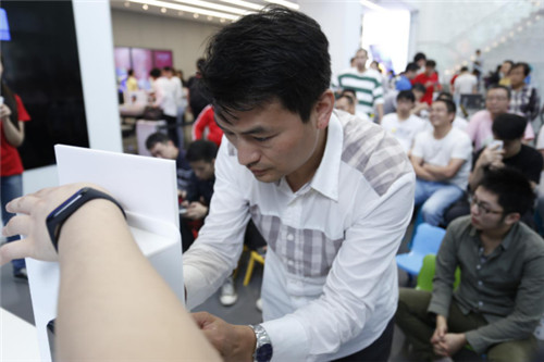 米家智能锁开门,米家智能门锁开锁