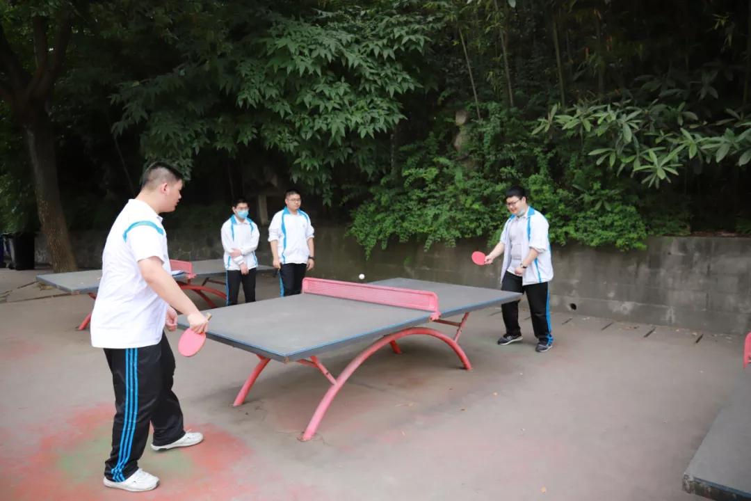 十堰市民感人视频,十堰市东风高中视频