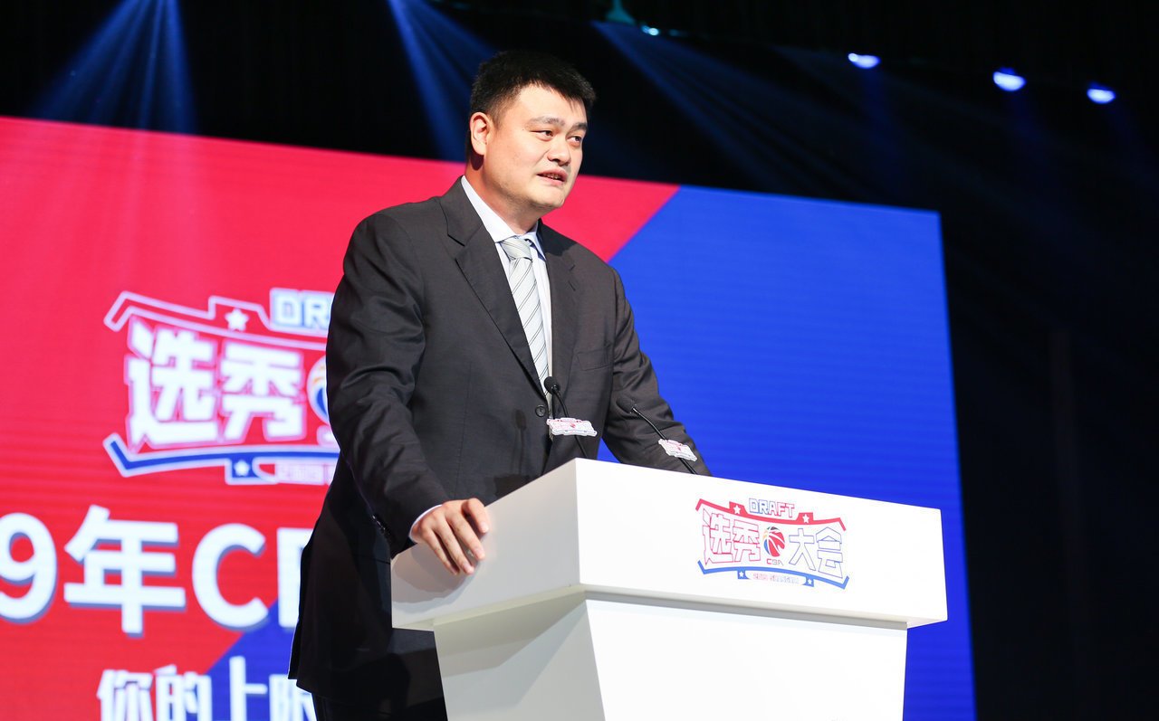 杜锋骂人观众笑场场面,杜锋最新训话激动人心