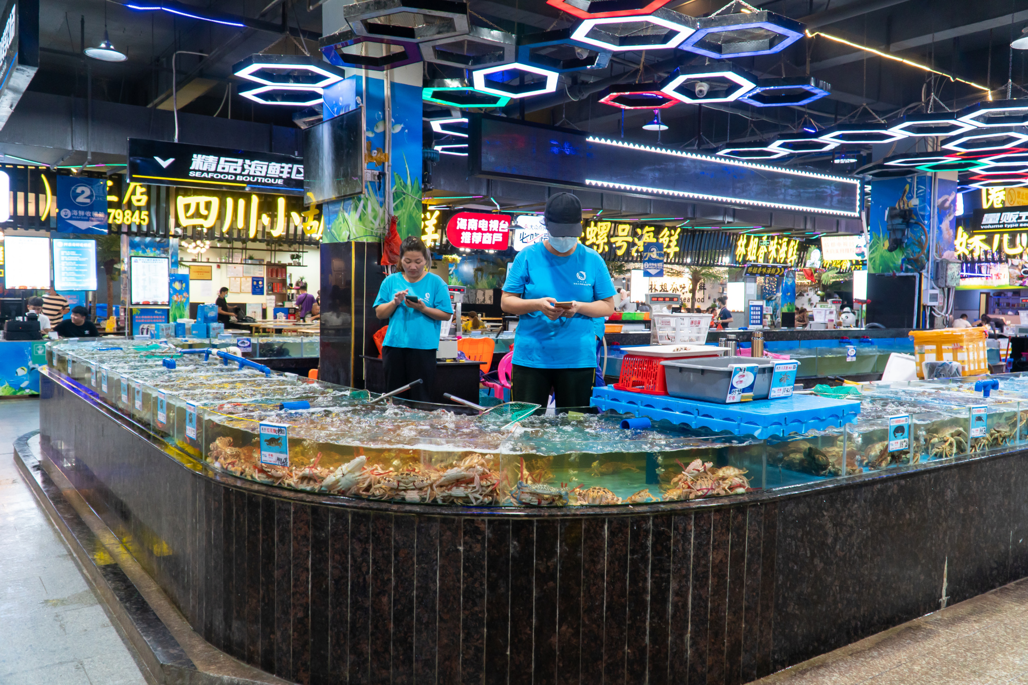 三亚奥特莱斯海鲜,三亚奥特莱斯里面有什么东西