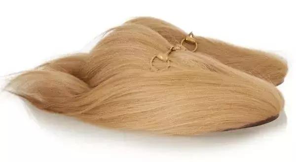 花5000块买了双香奈儿拖鞋，妈妈问我是不是9块9包邮......