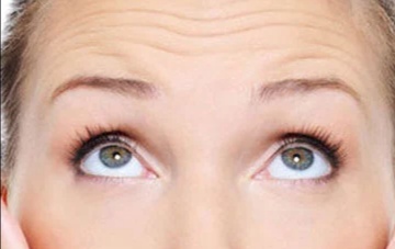 为什么30岁不到脸上那么多皱纹,女人过了30岁还在为皱纹而苦恼吗