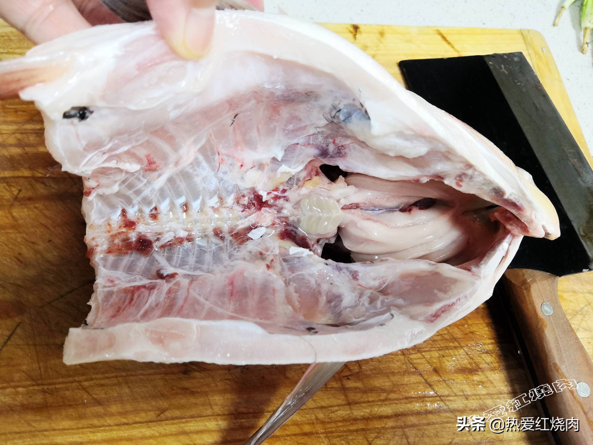 简单好吃的鱼头泡饼,一家三口美食鱼头泡饼