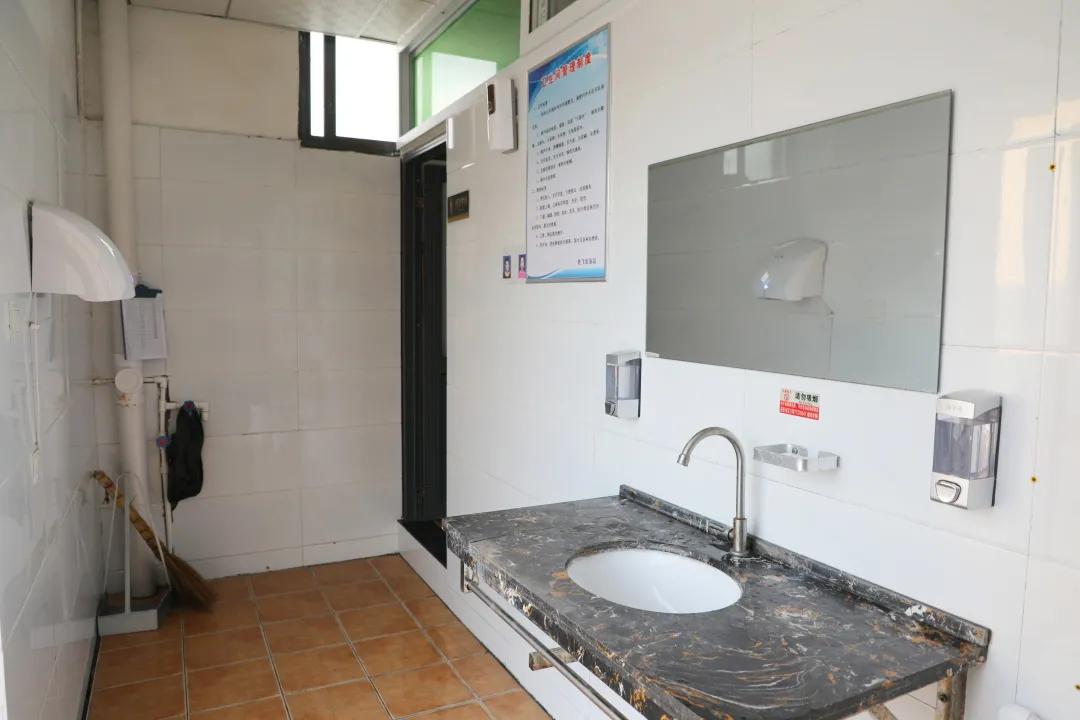 亮了!靓了!更有量了!峰峰“老旧小”加油站穿上了“新衣”