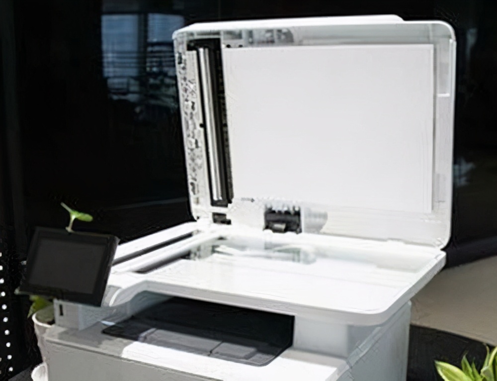 惠普mfp136nw打印复印扫描一体机,满足企业商务办公的需求