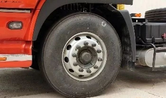 卡车轮胎侧面的破损怎么修复,货车轮胎胎壁坏是什么原因