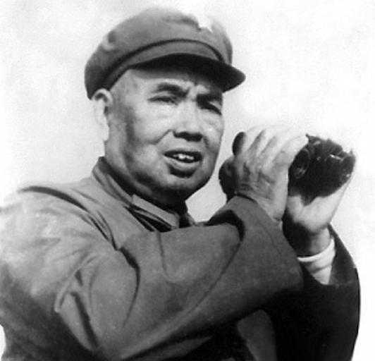 *世友许**嗜酒如命，和毛主席“约法三章”，被周总理喝得滑到桌子下