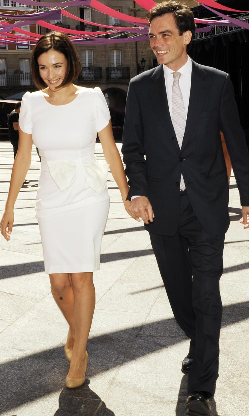 莱后的衣橱：这是度假必穿的品牌，CEO没好好演戏回家继承财产了