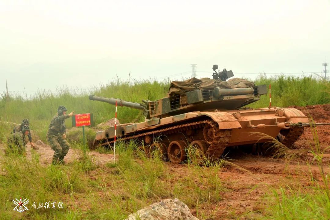 装甲战车如何使用维修工具,装甲车怎么修理