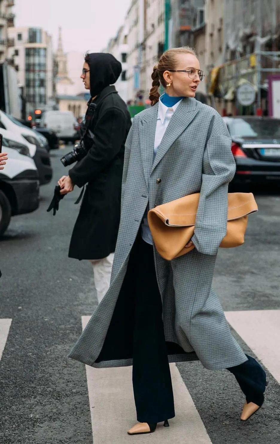 周扬青造型被吐槽脖子短,周扬青深夜晒发照片