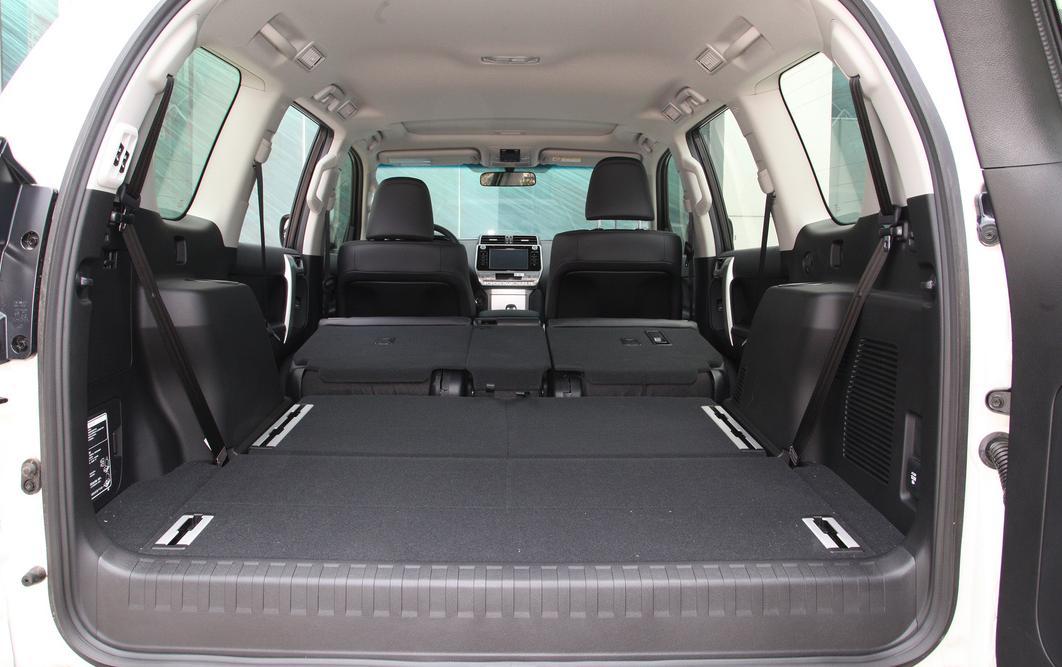 长4.8米，重2.3吨的丰田普拉多，今年6月就停产，如今上牌都很难